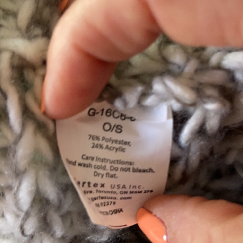 Two NWOT Infinity Scarfs in green and gray - Picture 9 of 10